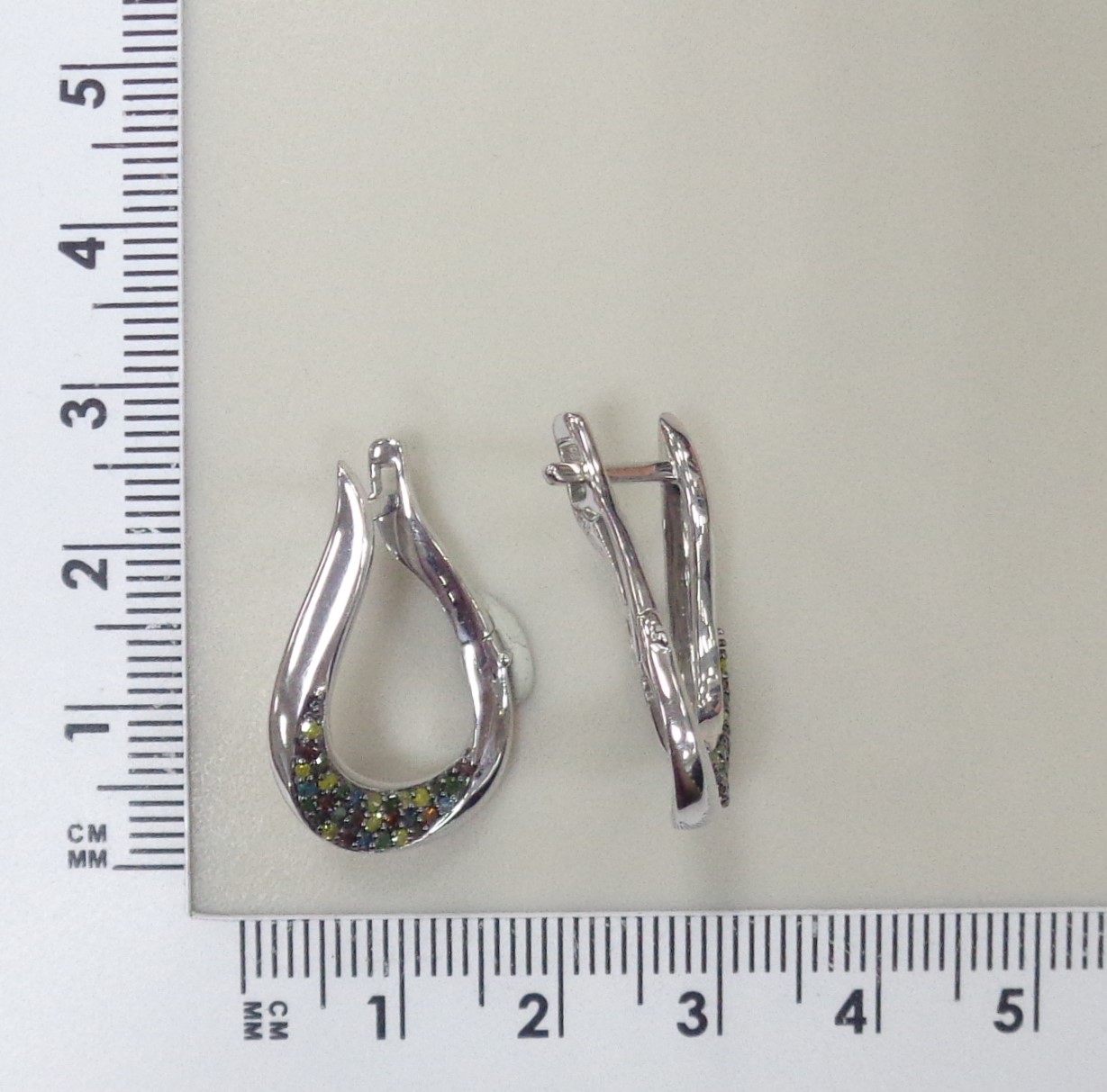 Серебряные серьги с цветными бриллиантами